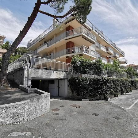 Wh - Appartamento Siccardi In Zona Residenziale Con Posto Auto ซานเรโม ภายนอก รูปภาพ