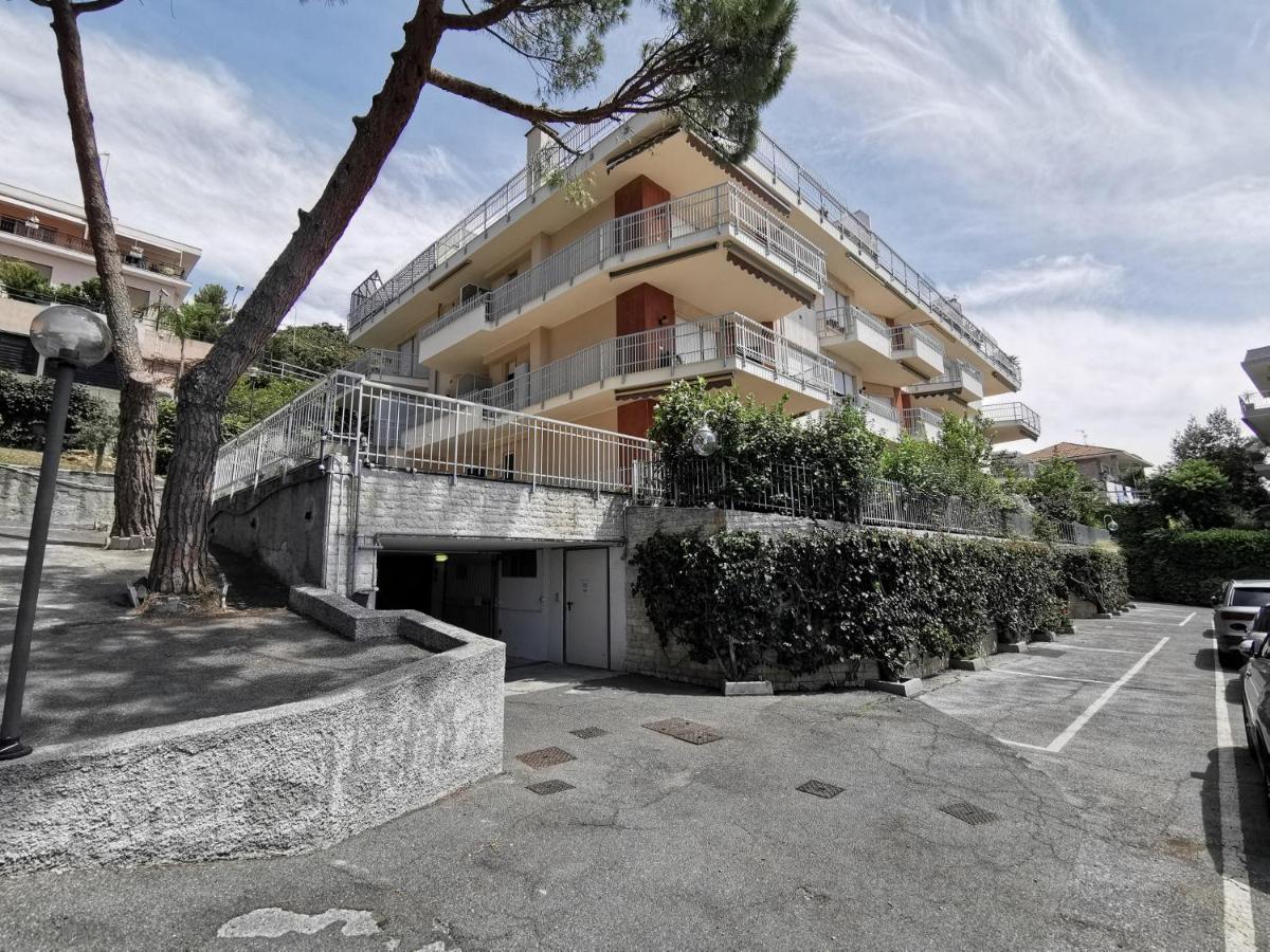 Wh - Appartamento Siccardi In Zona Residenziale Con Posto Auto ซานเรโม ภายนอก รูปภาพ